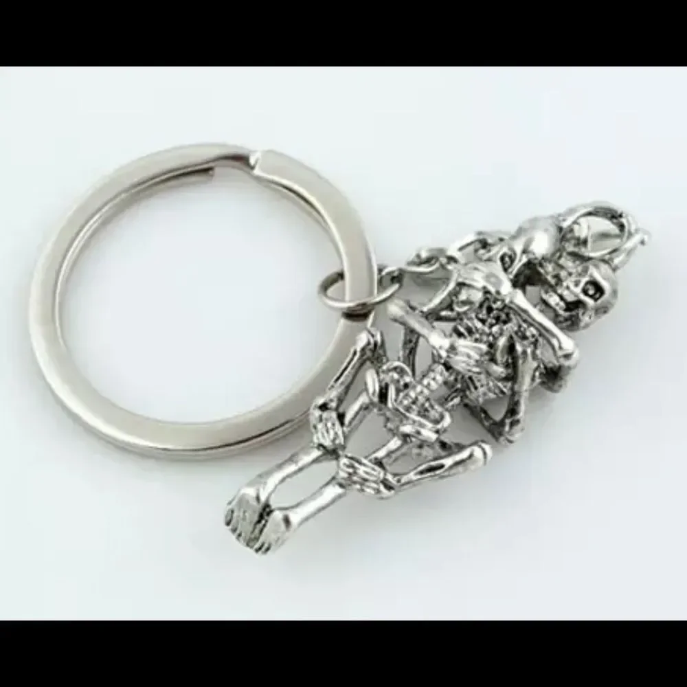 FOREVER LOVE SKELETON KEYCHAIN‎